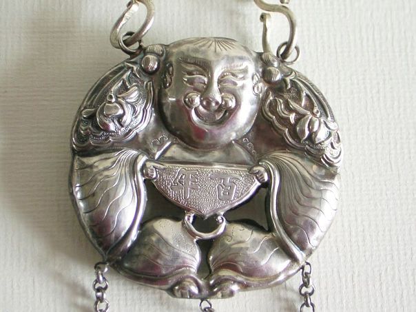 Necklace with a squatting boy as pendant – (6593)